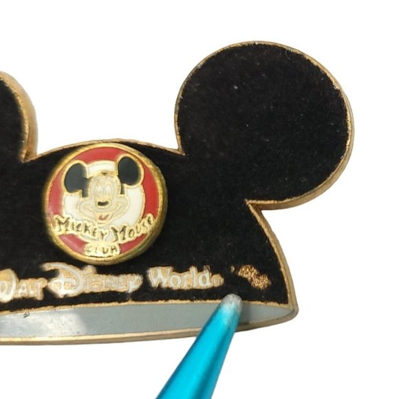 Vintage 2002 Walt Disney World Mickey Mouse Club Hat Flocked WDW Pin 15748 - Picture 4 of 6